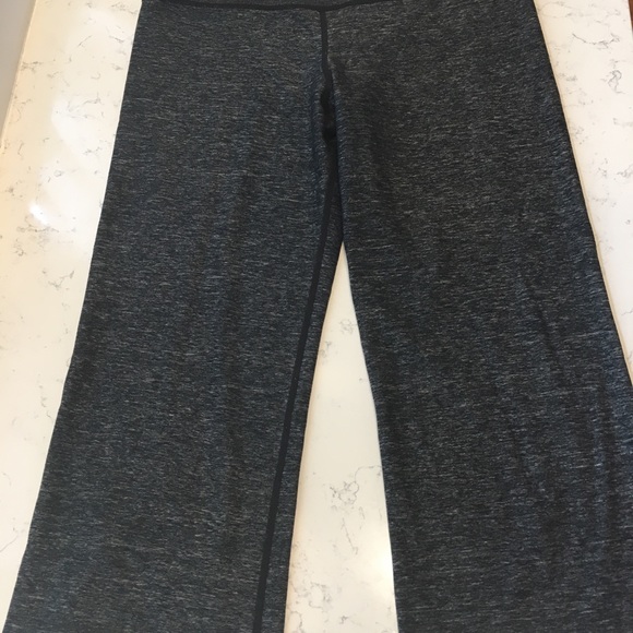 Lululemon reversible crop pant - Picture 3 of 3